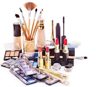 how to build makeup kit on a budget
