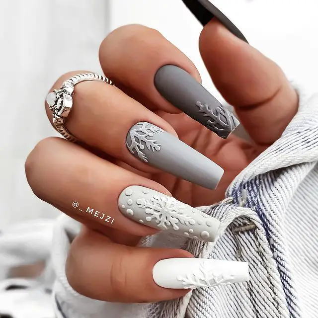 Gray Gradient Winter Nails