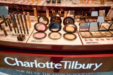 5 Charlotte Tilbury Pillow Talk Eyeshadow Dupes You Will Love