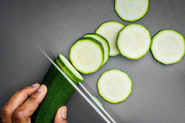 cucumbers can help reduce appearance of dark circles