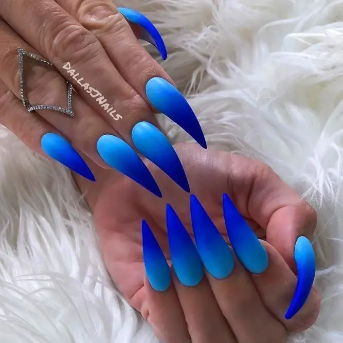 blue summer nails 17
