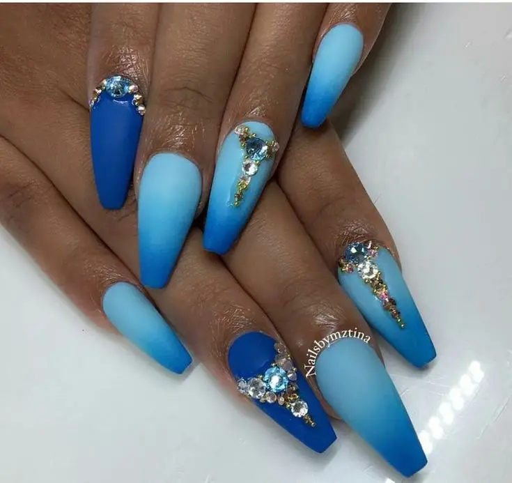 blue summer nails 21