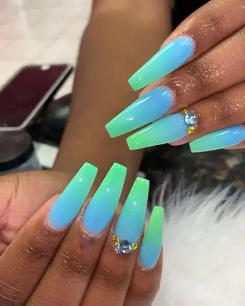 blue summer nails 25